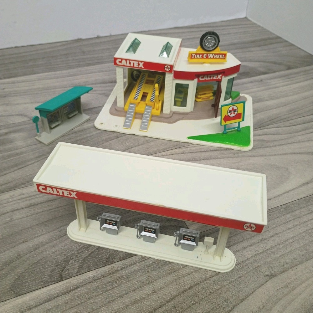 Vintage New Ray 1995 CALTEX Service Station Gas Pump Stand Bus Stop HO Scale